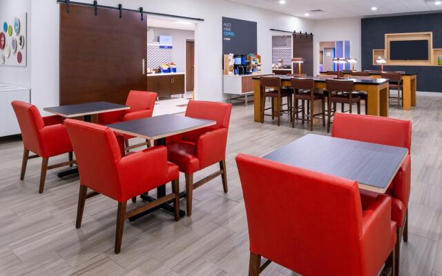 Holiday Inn Express & Suites Shreveport - Downtown, an IHG Hotel