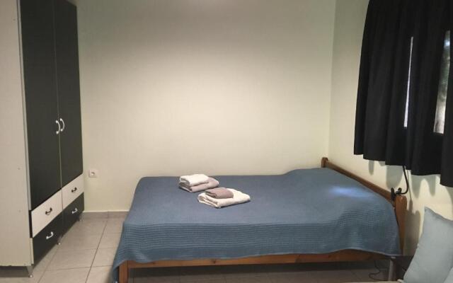 Leonidas apartments 1