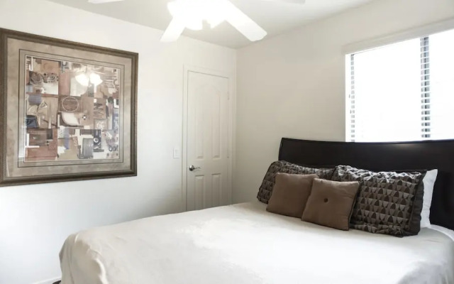 Near Great Shopping & Dining! Pool Table & Games!