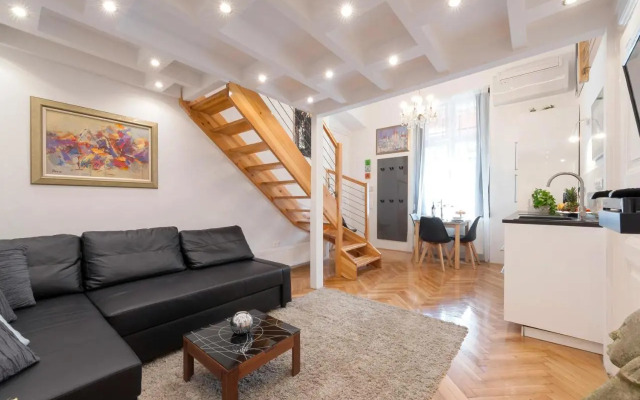 Bridge & Castle Art Apartman