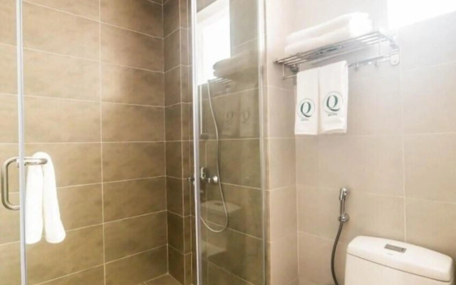 Q Hotel