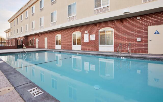 Holiday Inn Express & Suites Sacramento NE Cal Expo by IHG