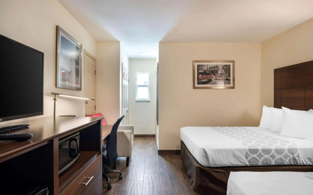 Downtown Hollywood Gardens Inn & Suites