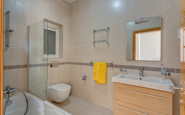 Fabulous Apartment With Pool, Upmarket Area
