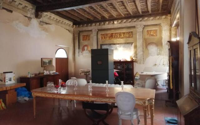 Palazzo Rinascimentale con affreschi