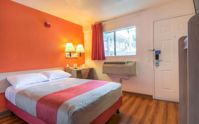 Motel 6 Chino, CA - Los Angeles Ontario