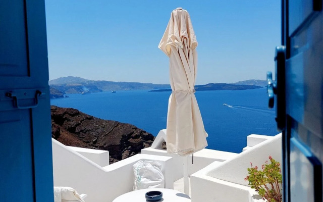 Nikos Villas