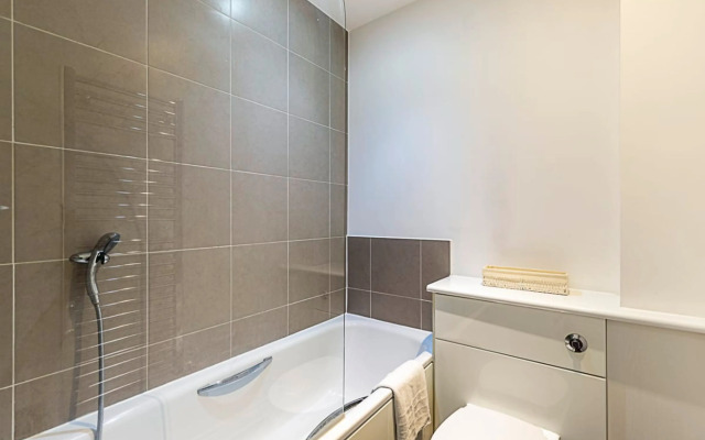 Bright Battersea Apartment