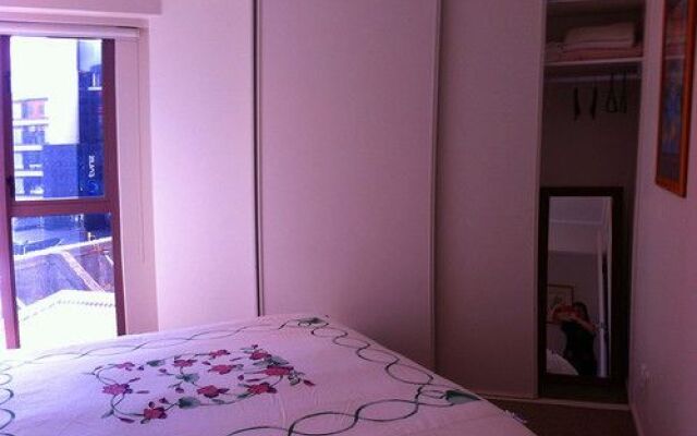 Auckland CBD Quality Apartment B & B