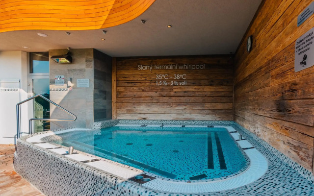 Maximus Resort