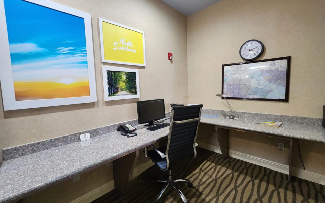 Days Inn  Suites by Wyndham Pasadena