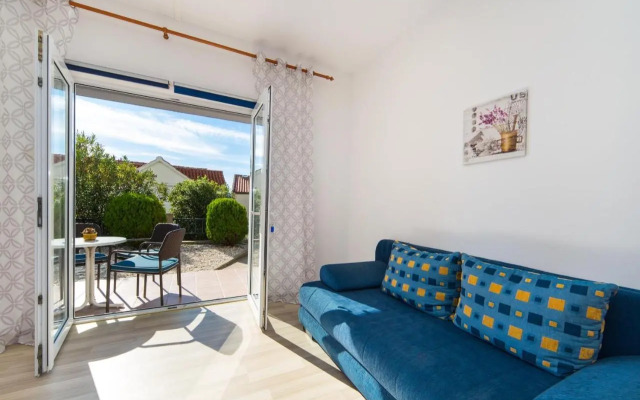 Apartments by the sea Brist, Makarska - 11078