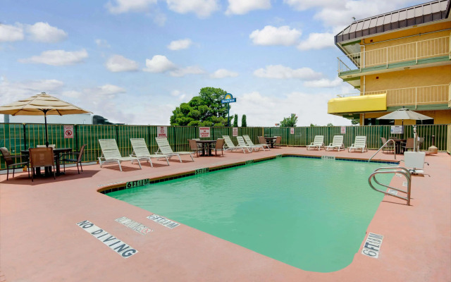 Days Inn by Wyndham El Paso Airport East