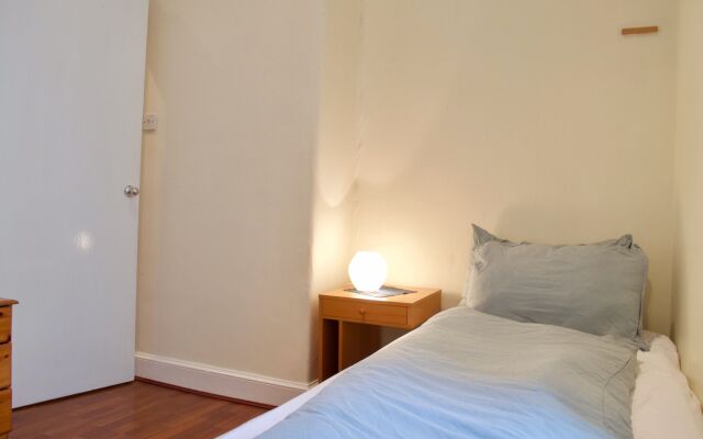 2 Bedroom Apartment In Pleasance