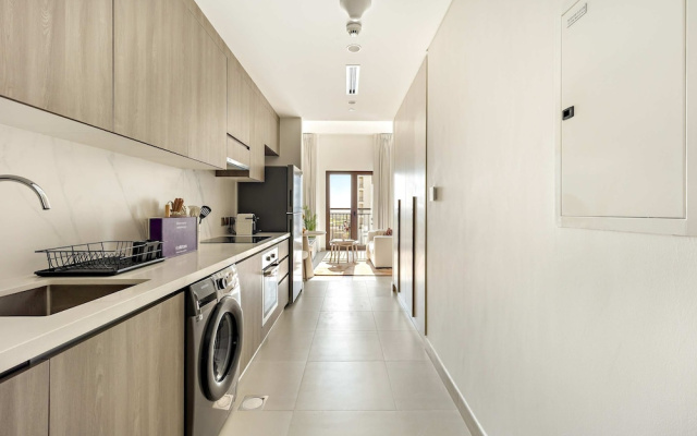 Silkhaus Studio Getaway Yas Golf Collection
