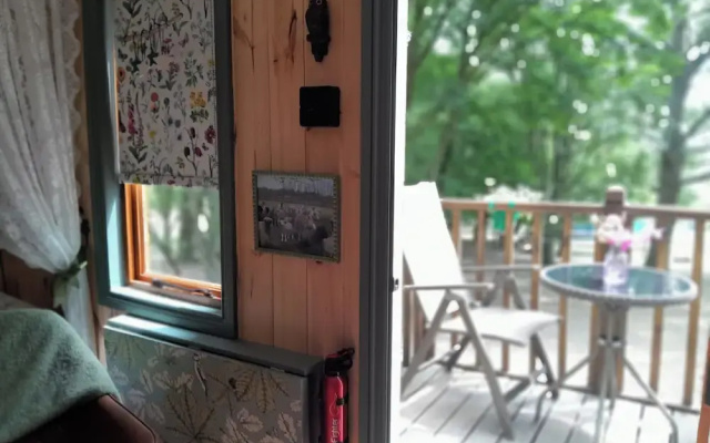 Little Greenwood Shepherd Hut - Sleeps 2