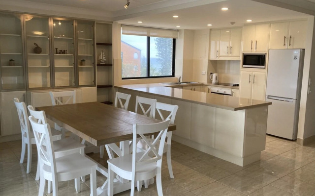 Burgess @ Kings Beach Apartments