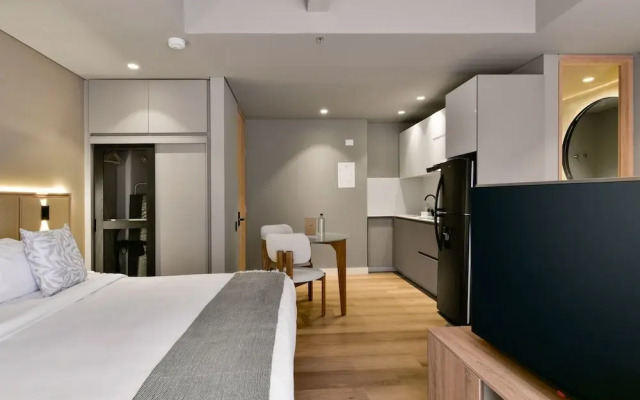 w Illustrious 1BR w/ Great Balcony in Unicentro