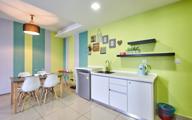 OYO Home 44002 Classic 2br Setia Alam Trefoil.