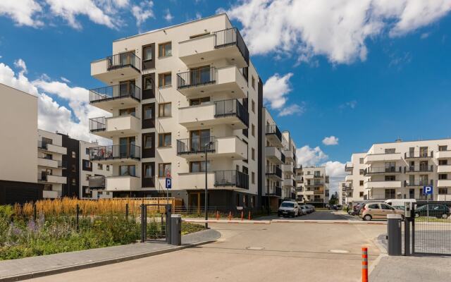 Łopuszańska Apartment Warsaw by Renters