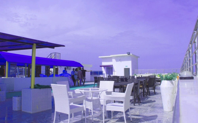 Time Oak Hotel and Suites Royale