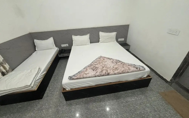 Hotel Ishwar Palace