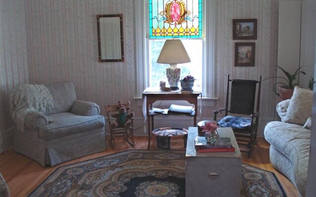 Estabrook House Bed and Breakfast