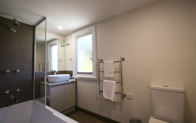 Leichhardt Farm Cottages