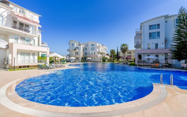 Comfy Flat with Shared Pool in Belek