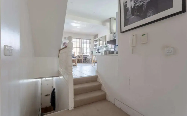 Modern Maisonette Southfields London