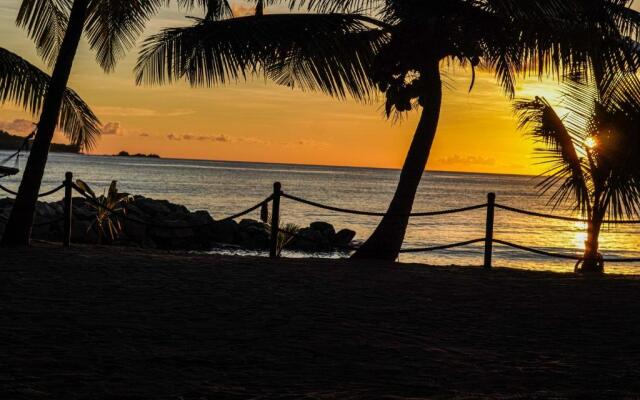 Anse Kerlan Beach Chalets