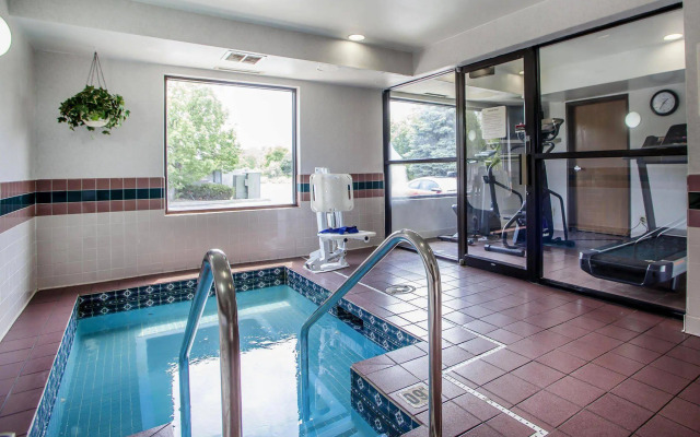 Clarion Pointe Racine - Mount Pleasant