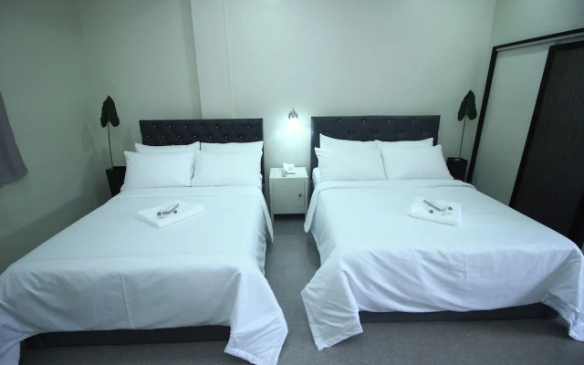 The Paragon Hotel And Restaurant