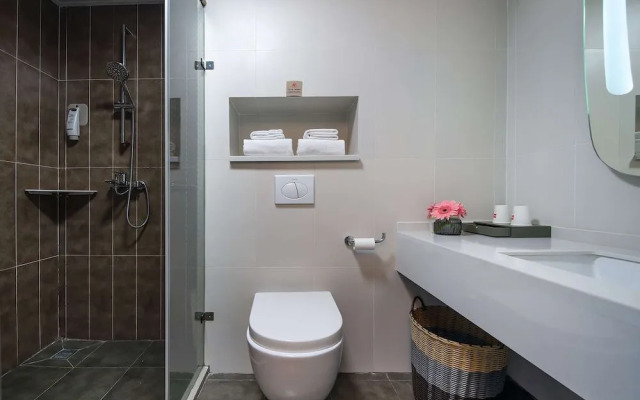 Ibis E'Meishan Railway Station Hotel