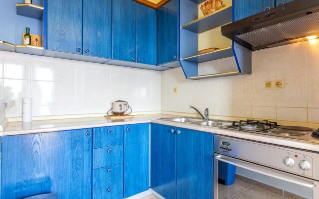 Nice Apartment in Duce With Wifi and 1 Bedrooms