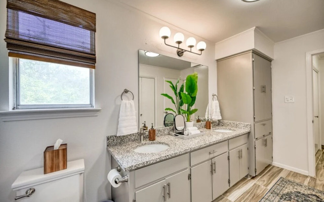 Luxury Lakefront Oasis W/Boat Dock-Firepit