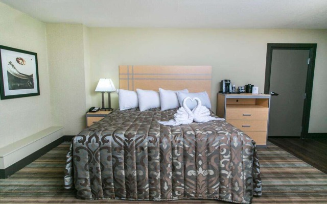 Ramada By Wyndham Edmonton Yellowhead Nw
