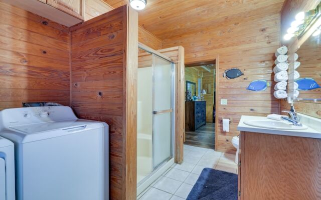 Cherokee Lake Cabin w/ Deck & Kayaks!