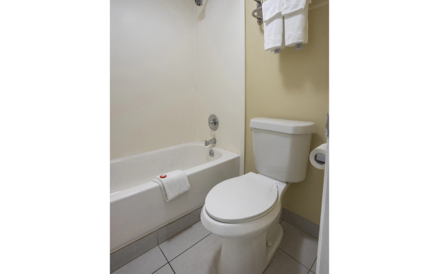 OYO Hotel Knoxville TN Cedar Bluff I-40