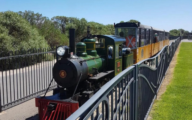 Semaphore Sea Breeze - Family Beach-Heated Pool Holiday