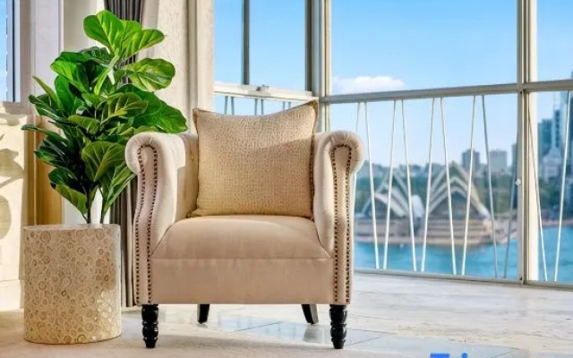 Sydney's Landmark Views from Luxury 2Bd Apt
