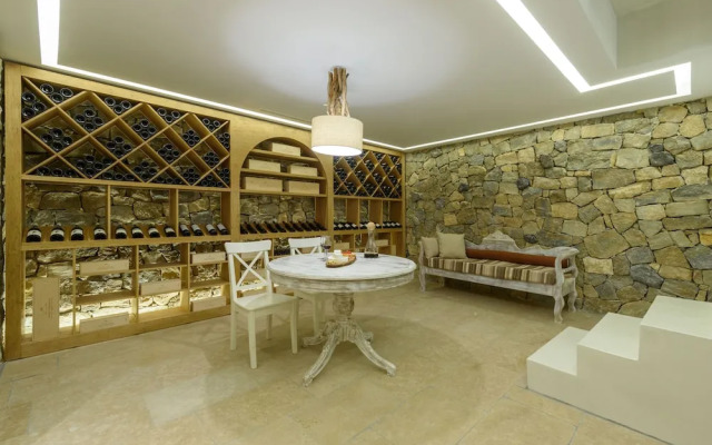 Phaos Cellaria Estate
