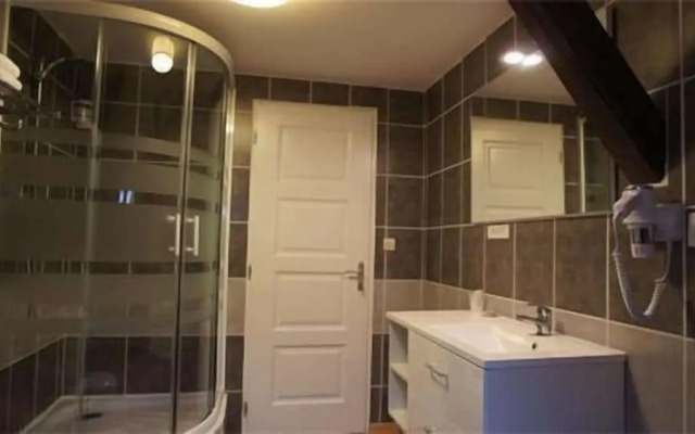 Logis Hôtel-Restaurant Le Moulin D'Artres