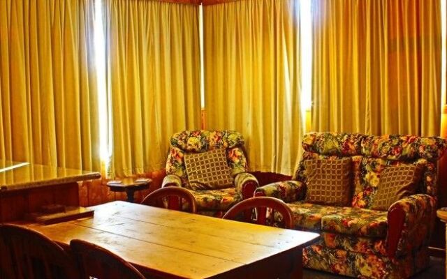 Colonial Cottages of Ross