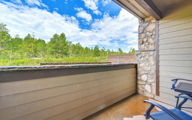 2 Mi to Dtwn & Nau: Flagstaff Condo w/ Patio!