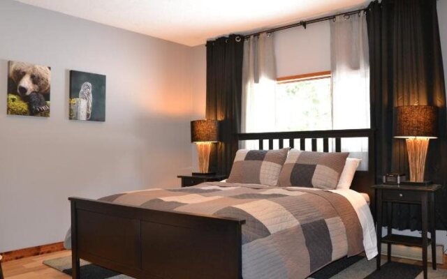 The Pines Bed & Breakfast, B&B