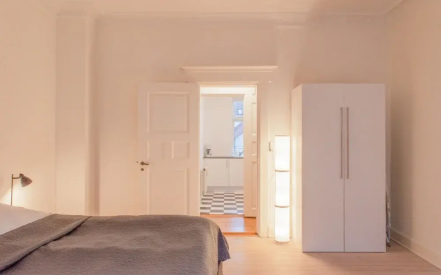 Sanders Boulevard - Cozy 2-bdr Apt By the Canal