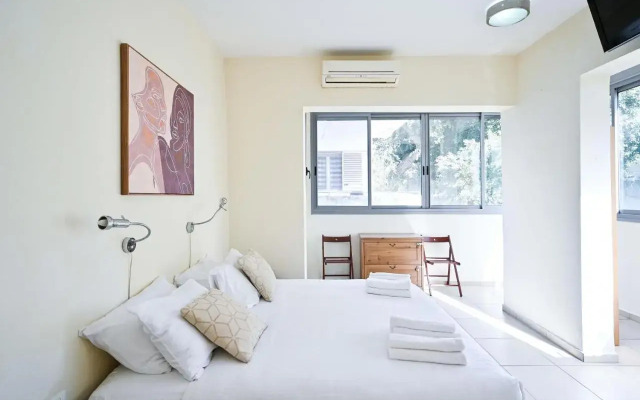 Simple 1BR in the city center by HolyGuest