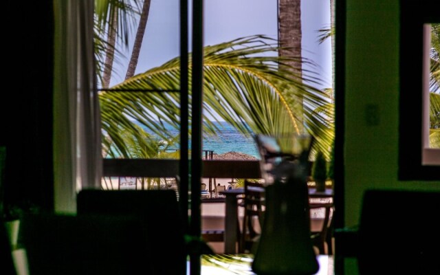 Oceanfront Apartment With Beach Views and Large Balcony