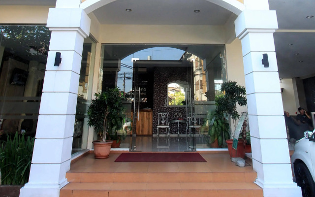 Summer Season Hotel
